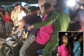 Người dân vây 2 người của đoàn nhạc vì nghi bắt cóc trẻ con Người dân vây 2 người của đoàn nhạc vì nghi bắt cóc trẻ con