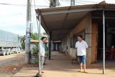 Ngỡ ngàng thấy túi tiền trước cửa lúc sáng sớm, chủ quán cơm vội trình báo công an Ngỡ ngàng thấy túi tiền trước cửa lúc sáng sớm, chủ quán cơm vội trình báo công an