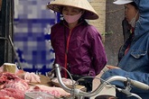Giữa bão giá, trong tay 100.000 đồng ra chợ không biết mua gì Giữa bão giá, trong tay 100.000 đồng ra chợ không biết mua gì