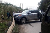 NÓNG: Công an, biên phòng đang truy bắt 2 kẻ chở 200kg ma túy vất xe bỏ trốn NÓNG: Công an, biên phòng đang truy bắt 2 kẻ chở 200kg ma túy vất xe bỏ trốn