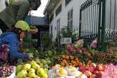 Bà nội trợ "méo mặt" vì trái cây tăng giá mạnh trước Tết Bà nội trợ "méo mặt" vì trái cây tăng giá mạnh trước Tết