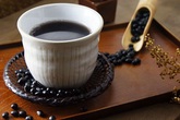 Uống nước đậu đen rất tốt nhưng nếu làm thêm 1 bước “đặc biệt” này khi nấu, bạn sẽ thấy sức khỏe thay đổi ngoạn mục trong thời gian ngắn Uống nước đậu đen rất tốt nhưng nếu làm thêm 1 bước “đặc biệt” này khi nấu, bạn sẽ thấy sức khỏe thay đổi ngoạn mục trong thời gian ngắn