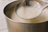 Sự thật về lớp bọt khí thường nổi lên trong lúc nấu ăn mà nhiều bà nội trợ hay vớt bỏ: Lợi hay hại cho sức khỏe? Sự thật về lớp bọt khí thường nổi lên trong lúc nấu ăn mà nhiều bà nội trợ hay vớt bỏ: Lợi hay hại cho sức khỏe?