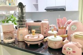 Căn bếp màu hồng ngọt ngào đẹp "rụng tim" của cô nàng dành tất cả niềm đam mê cho việc làm bánh ở Sài Gòn Căn bếp màu hồng ngọt ngào đẹp "rụng tim" của cô nàng dành tất cả niềm đam mê cho việc làm bánh ở Sài Gòn