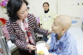 Trưởng ban Dân vận Trung ương thăm hỏi bệnh nhi ung thư chiều cuối năm Trưởng ban Dân vận Trung ương thăm hỏi bệnh nhi ung thư chiều cuối năm