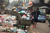 Bãi tập kết rác khổng lồ giữa phố An Dương (Tây Hồ - Hà Nội): Dân nóng ruột lo dịch bệnh, chính quyền không có phương án giải quyết Bãi tập kết rác khổng lồ giữa phố An Dương (Tây Hồ - Hà Nội): Dân nóng ruột lo dịch bệnh, chính quyền không có phương án giải quyết