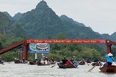 Xử lý hàng chục xuồng chở khách quá tải, sử dụng động cơ điện tại chùa Hương Xử lý hàng chục xuồng chở khách quá tải, sử dụng động cơ điện tại chùa Hương