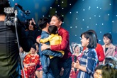 "Cuốn sổ Tạ ơn cuộc đời" và cuộc hội ngộ của cha con người dân tộc Tày cùng 50 ân nhân từng giúp đỡ "Cuốn sổ Tạ ơn cuộc đời" và cuộc hội ngộ của cha con người dân tộc Tày cùng 50 ân nhân từng giúp đỡ