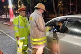 Hà Tĩnh: Phạt gần 300 triệu đồng lái xe vi phạm nồng độ cồn, tạm giữ một tài xế hành hung CSGT Hà Tĩnh: Phạt gần 300 triệu đồng lái xe vi phạm nồng độ cồn, tạm giữ một tài xế hành hung CSGT