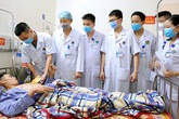 Tuốc nơ vít đâm thấu tim nam thanh niên Tuốc nơ vít đâm thấu tim nam thanh niên