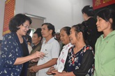 Phó Chủ tịch nước thăm, tặng quà gia đình chính sách và người dân vùng lũ Quảng Bình Phó Chủ tịch nước thăm, tặng quà gia đình chính sách và người dân vùng lũ Quảng Bình