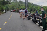 Nam đầu bếp chết trong tư thế treo cổ ở chân đèo Hải Vân, anh trai khóc nghẹn tại hiện trường Nam đầu bếp chết trong tư thế treo cổ ở chân đèo Hải Vân, anh trai khóc nghẹn tại hiện trường