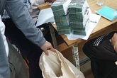 Đại gia tiền mặt vác bao tải, xếp như chồng gạch đi mua nhà Hà Nội Đại gia tiền mặt vác bao tải, xếp như chồng gạch đi mua nhà Hà Nội