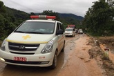 Vụ sạt lở tại Sư đoàn 337 – Quảng Trị: Xe cứu thương vào hiện trường đưa các nạn nhân ra ngoài Vụ sạt lở tại Sư đoàn 337 – Quảng Trị: Xe cứu thương vào hiện trường đưa các nạn nhân ra ngoài
