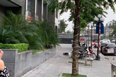Hà Nội: Bàng hoàng phát hiện người phụ nữ rơi từ chung cư xuống đất tử vong Hà Nội: Bàng hoàng phát hiện người phụ nữ rơi từ chung cư xuống đất tử vong