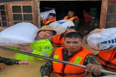 Lực lượng biên phòng Quảng Trị giúp dân “chạy” lũ Lực lượng biên phòng Quảng Trị giúp dân “chạy” lũ