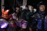 Mưa lớn diện rộng, huyện miền núi Quảng Trị di dời hơn 1.000 hộ dân Mưa lớn diện rộng, huyện miền núi Quảng Trị di dời hơn 1.000 hộ dân
