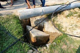 Bị điện giật nguy kịch vì đi qua cột điện gãy đổ Bị điện giật nguy kịch vì đi qua cột điện gãy đổ