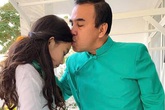 Con gái Quyền Linh chăm sóc bố Con gái Quyền Linh chăm sóc bố