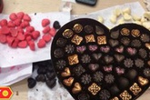 Tiết lộ 'sốc' Socola Valentine 14/2: Hộp quà giá tiền triệu, giá sỉ 3.000 đồng Tiết lộ 'sốc' Socola Valentine 14/2: Hộp quà giá tiền triệu, giá sỉ 3.000 đồng