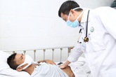 Tiểu ra mỡ - dấu hiệu lạ cảnh báo bệnh thận Tiểu ra mỡ - dấu hiệu lạ cảnh báo bệnh thận
