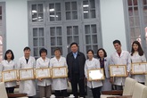 Tặng bằng khen cho nhóm nuôi cấy và phân lập thành công chủng mới của virus corona 2019 Tặng bằng khen cho nhóm nuôi cấy và phân lập thành công chủng mới của virus corona 2019