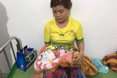 Hà Tĩnh: Phát hiện bé gái sơ sinh bị bỏ rơi trước cổng nhà đôi vợ chồng hiếm muộn Hà Tĩnh: Phát hiện bé gái sơ sinh bị bỏ rơi trước cổng nhà đôi vợ chồng hiếm muộn