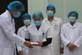 Khen thưởng đột xuất 29 bác sĩ, cán bộ tuyến huyện chống dịch COVID-19 ở Vĩnh Phúc Khen thưởng đột xuất 29 bác sĩ, cán bộ tuyến huyện chống dịch COVID-19 ở Vĩnh Phúc