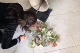 Lau dọn chiếc bình cũ, vợ vô tình tìm thấy "kho báu bí mật" mà chồng cất giấu bấy lâu Lau dọn chiếc bình cũ, vợ vô tình tìm thấy "kho báu bí mật" mà chồng cất giấu bấy lâu