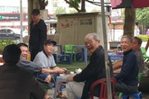 Hà Nội: Nhiều tụ điểm đông người đang "dửng dưng" trước dịch COVID-19 Hà Nội: Nhiều tụ điểm đông người đang "dửng dưng" trước dịch COVID-19