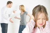 Làm sao để tránh tổn thương cho con sau khi ly hôn? Làm sao để tránh tổn thương cho con sau khi ly hôn?