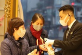 Đội mưa mua vàng, Thần tài vừa chạm tay đã lỗ ngay 1 triệu Đội mưa mua vàng, Thần tài vừa chạm tay đã lỗ ngay 1 triệu