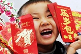 Phát hoảng vì con dọa “tố” cha mẹ, kiên quyết đòi giữ tiền lì xì Phát hoảng vì con dọa “tố” cha mẹ, kiên quyết đòi giữ tiền lì xì