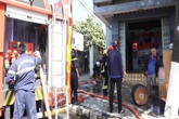 Nhậu say về, người đàn ông hút thuốc gây cháy nhà khiến con trai bị mắc kẹt trên tầng 2 Nhậu say về, người đàn ông hút thuốc gây cháy nhà khiến con trai bị mắc kẹt trên tầng 2