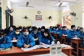 "Nghỉ ở nhà buồn lắm", học sinh Hải Phòng đeo khẩu trang trở lại lớp giữa dịch nCoV "Nghỉ ở nhà buồn lắm", học sinh Hải Phòng đeo khẩu trang trở lại lớp giữa dịch nCoV
