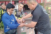 Phát hiện vợ ngoại tình, chồng đâm chết bồ già của vợ Phát hiện vợ ngoại tình, chồng đâm chết bồ già của vợ