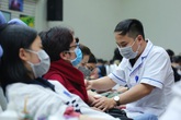 Miệng bịt khẩu trang phòng dịch Corona, tay hiến máu cứu người Miệng bịt khẩu trang phòng dịch Corona, tay hiến máu cứu người