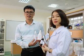 Hải Phòng: Thầy trò trường Đại học Hàng hải điều chế nước rửa tay khô sát khuẩn phát miễn phí trong trường Hải Phòng: Thầy trò trường Đại học Hàng hải điều chế nước rửa tay khô sát khuẩn phát miễn phí trong trường