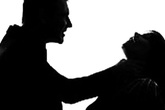 Bóp cổ khiến người yêu tử vong vì thấy nhắn tin với người đàn ông lạ lúc sáng sớm Bóp cổ khiến người yêu tử vong vì thấy nhắn tin với người đàn ông lạ lúc sáng sớm