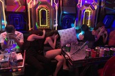 Cầm xe máy lấy tiền mua ma túy để đãi bạn trong quán karaoke Cầm xe máy lấy tiền mua ma túy để đãi bạn trong quán karaoke