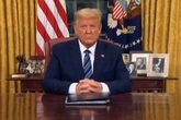 Làn sóng hoảng sợ tháo chạy, tổng thống Donald Trump đối mặt tình huống khẩn cấp Làn sóng hoảng sợ tháo chạy, tổng thống Donald Trump đối mặt tình huống khẩn cấp