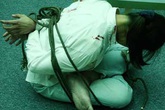 Dùng súng uy hiếp, đánh đập, giữ người để đòi nợ Dùng súng uy hiếp, đánh đập, giữ người để đòi nợ