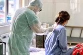Nam bệnh nhân thứ 57 cùng chuyến bay với nữ tiếp viên hàng không mắc COVID-19 Nam bệnh nhân thứ 57 cùng chuyến bay với nữ tiếp viên hàng không mắc COVID-19