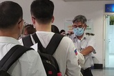 Công dân Việt Nam về nước lúc này đối mặt nguy cơ nhiễm COVID-19 trong quá trình di chuyển Công dân Việt Nam về nước lúc này đối mặt nguy cơ nhiễm COVID-19 trong quá trình di chuyển