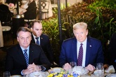 Bữa tiệc của TT Trump ở Florida thành điểm nóng virus corona Bữa tiệc của TT Trump ở Florida thành điểm nóng virus corona