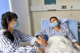 Phát hiện ung thư gan ở độ tuổi 42, hai vợ chồng gục khóc khi nghe bác sĩ nói lý do xuất phát từ một sai lầm khi dùng đũa Phát hiện ung thư gan ở độ tuổi 42, hai vợ chồng gục khóc khi nghe bác sĩ nói lý do xuất phát từ một sai lầm khi dùng đũa
