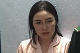 Bắt quả tang cô gái 9X buôn ma túy Bắt quả tang cô gái 9X buôn ma túy