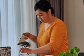 NSND Hồng Vân đóng MV của Nguyễn Văn Chung NSND Hồng Vân đóng MV của Nguyễn Văn Chung
