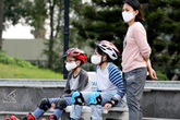 Bác sĩ Nhi giải đáp một loạt thắc mắc cho cha mẹ về việc chăm con trong mùa dịch COVID-19 Bác sĩ Nhi giải đáp một loạt thắc mắc cho cha mẹ về việc chăm con trong mùa dịch COVID-19