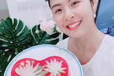 Lần đầu vào bếp, Hoa hậu Ngọc Hân làm chị em ngỡ ngàng vì tài khéo léo Lần đầu vào bếp, Hoa hậu Ngọc Hân làm chị em ngỡ ngàng vì tài khéo léo